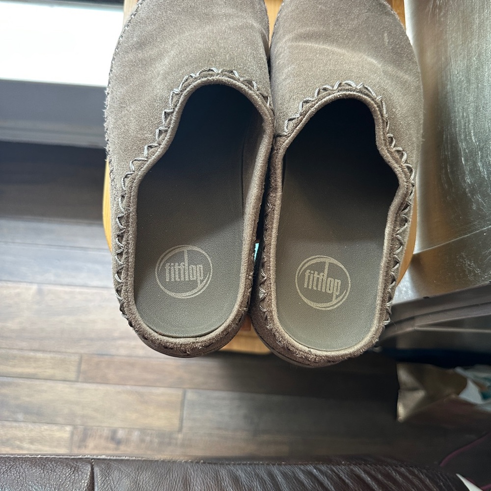 FitFlop Ladies Tan Suede Clogs Size 8